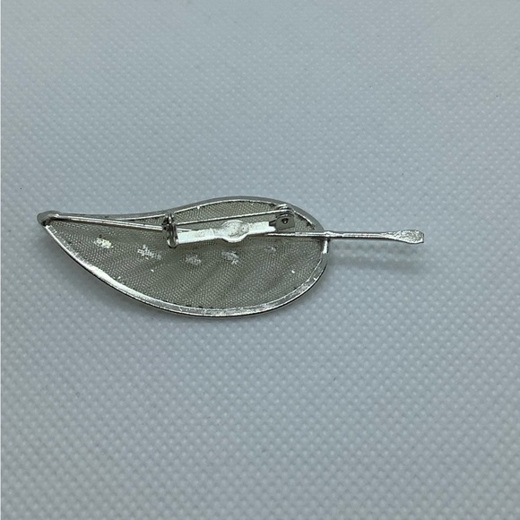 Silver Tone Mesh Leaf Brooch - Picture 2 of 2